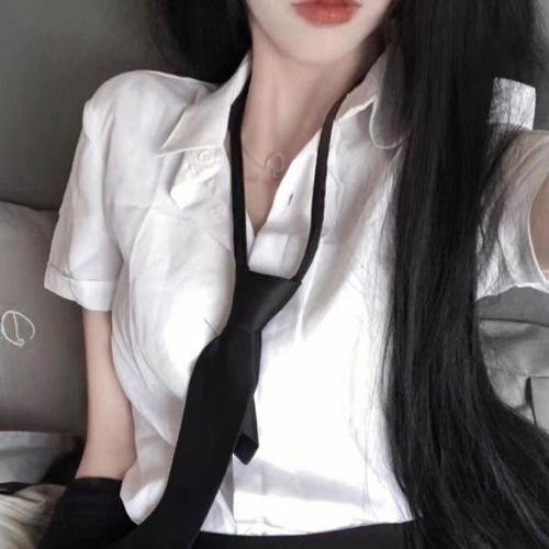隔楼女孩:我们之间的层距